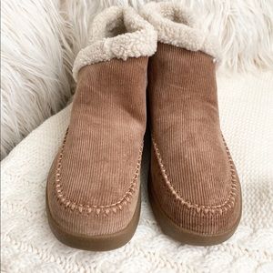 Sanuk Women’s Nice Bootah Boot in Corduroy